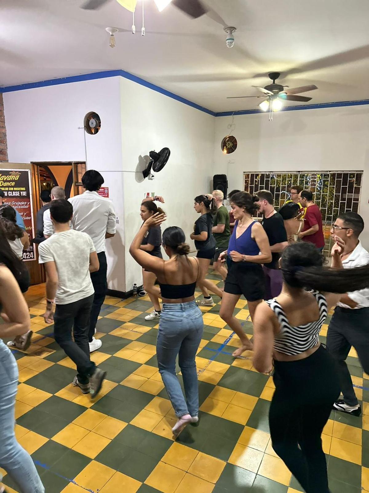 Havana Hostel Cali & Dance School Extérieur photo