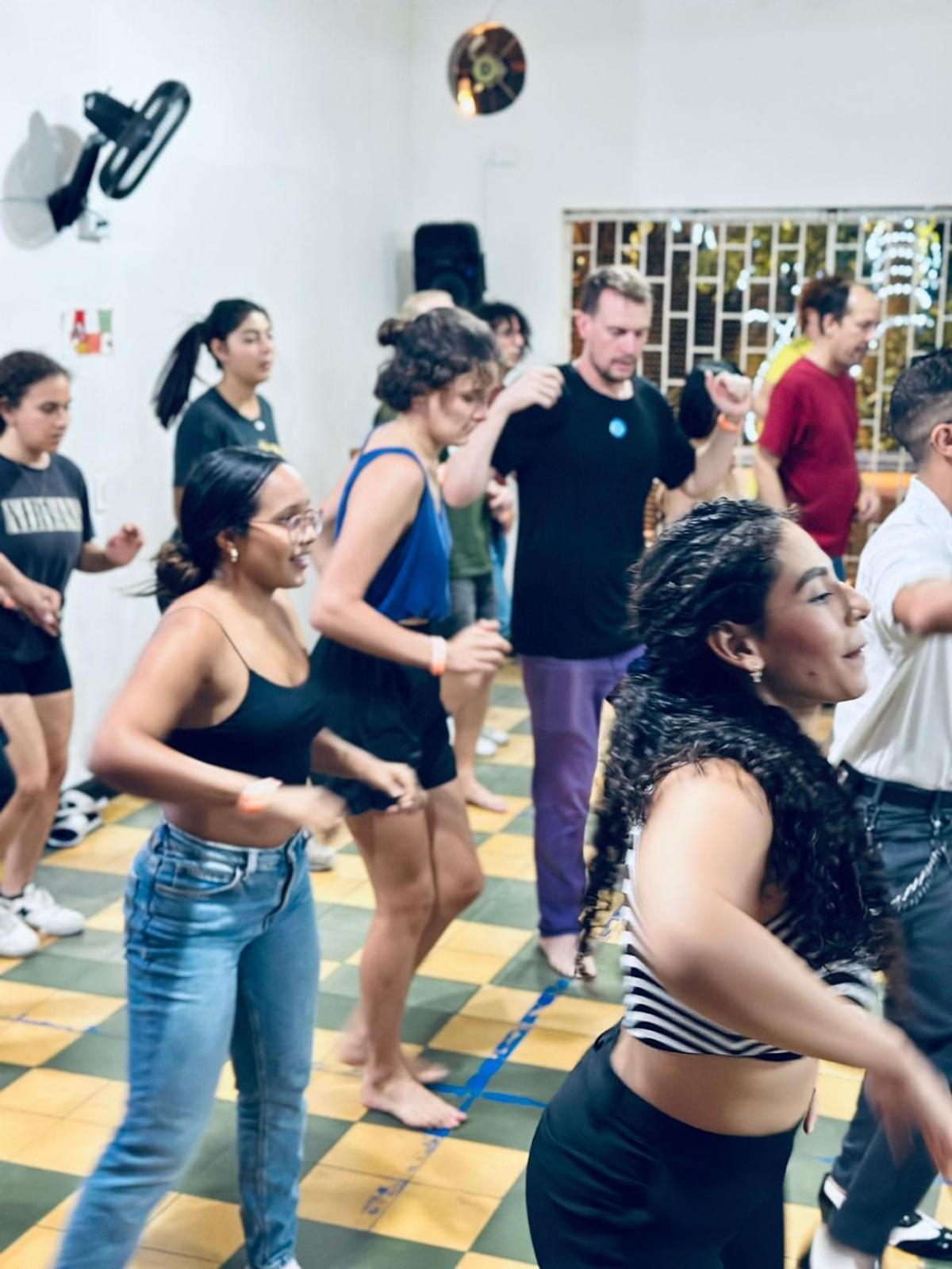 Havana Hostel Cali & Dance School Extérieur photo