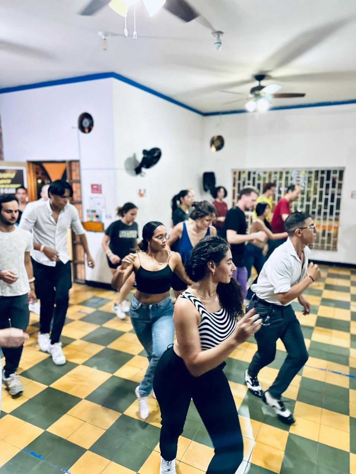 Havana Hostel Cali & Dance School Extérieur photo
